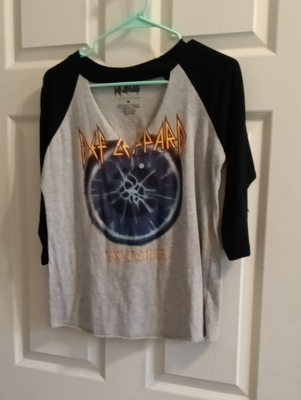 Def Leppard Women's Grey & Black Raglan Tour Tee